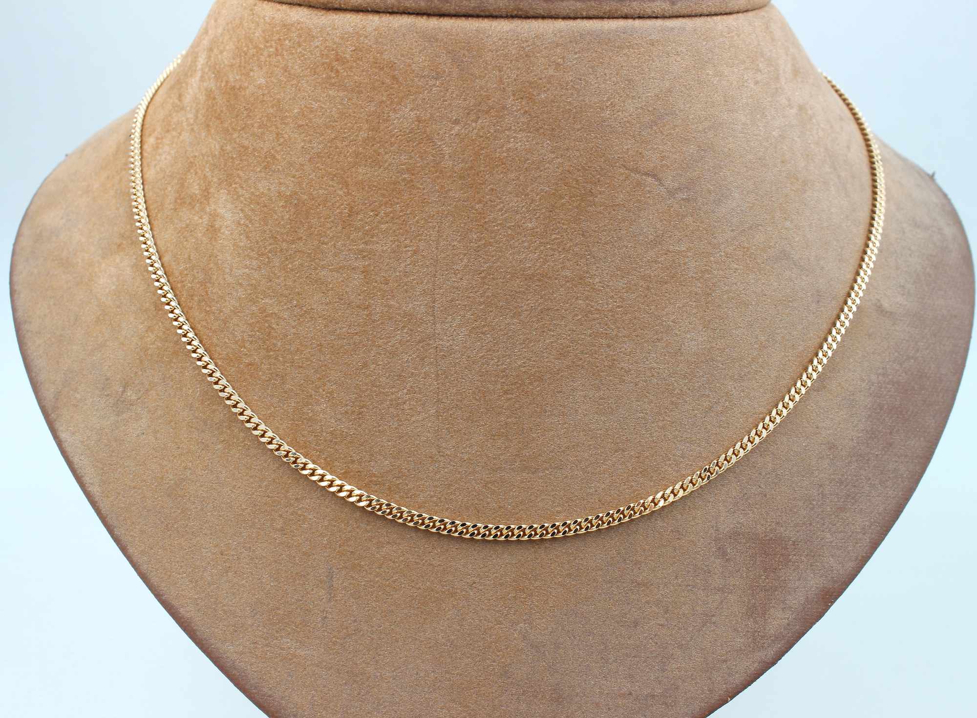 Pansar halsband i 18k guld .Vikt 10,3 g